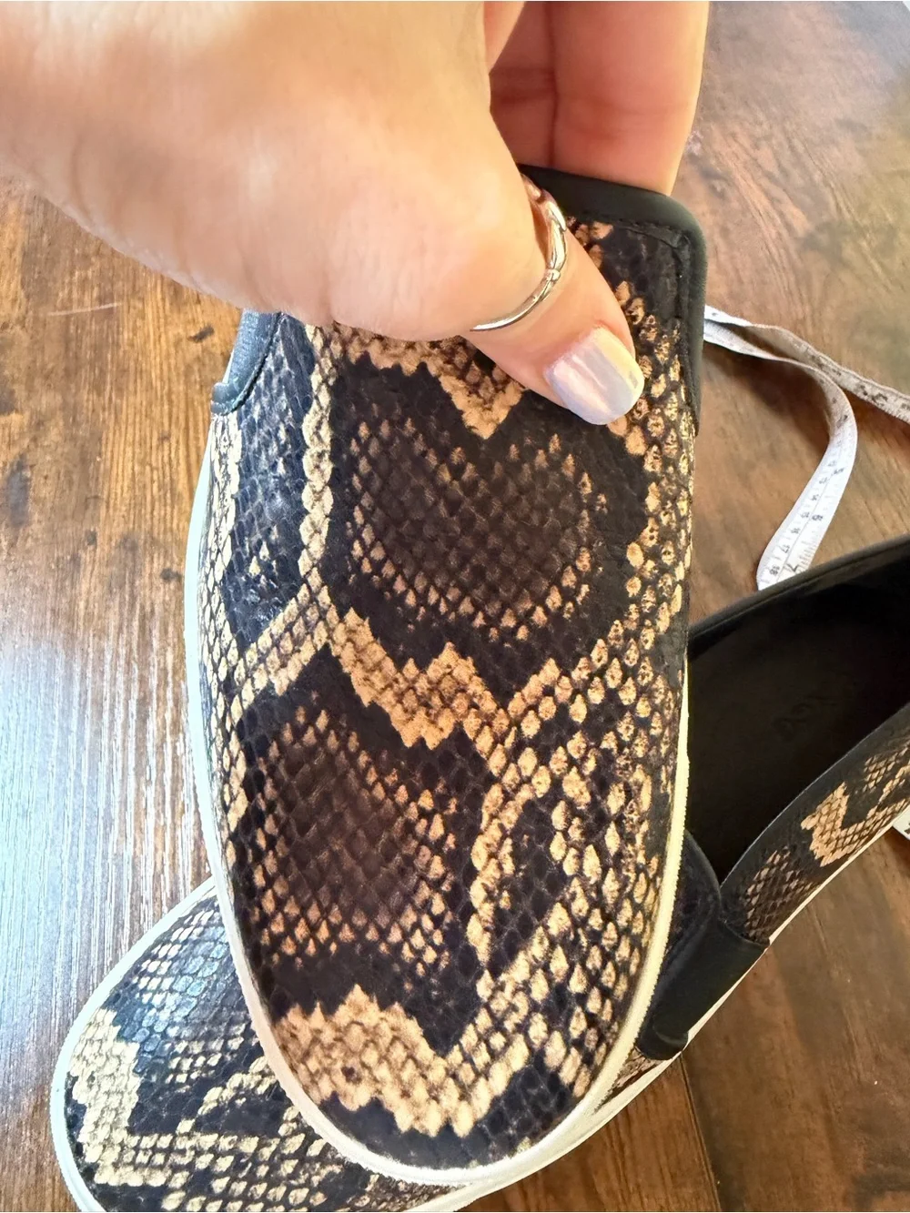 Vince Women’s Size 9.5 Snakeskin Print Leather Slip-On Sneakers Black Tan